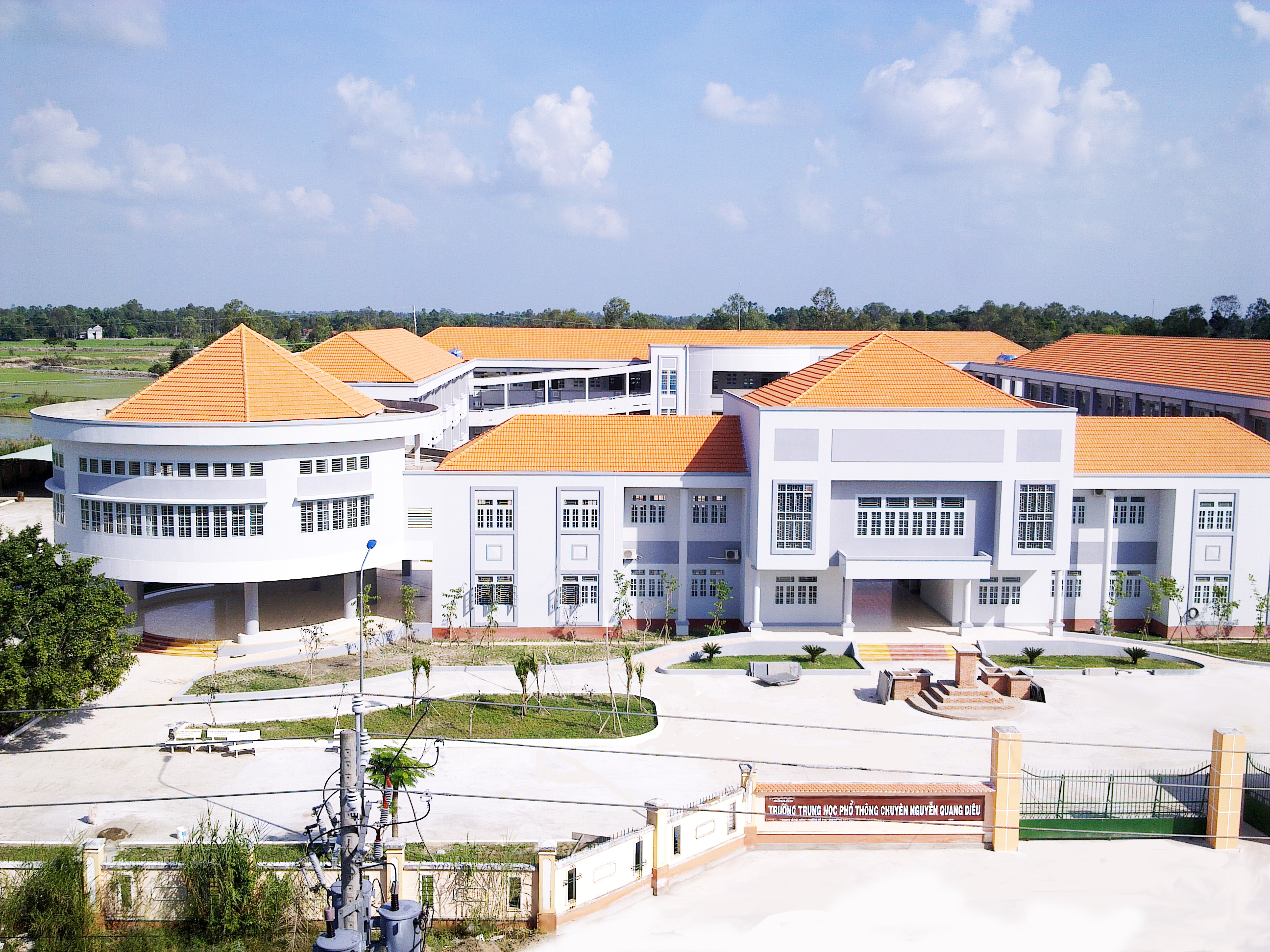 Trường THPT chuyên Nguyễn Quang Diêu